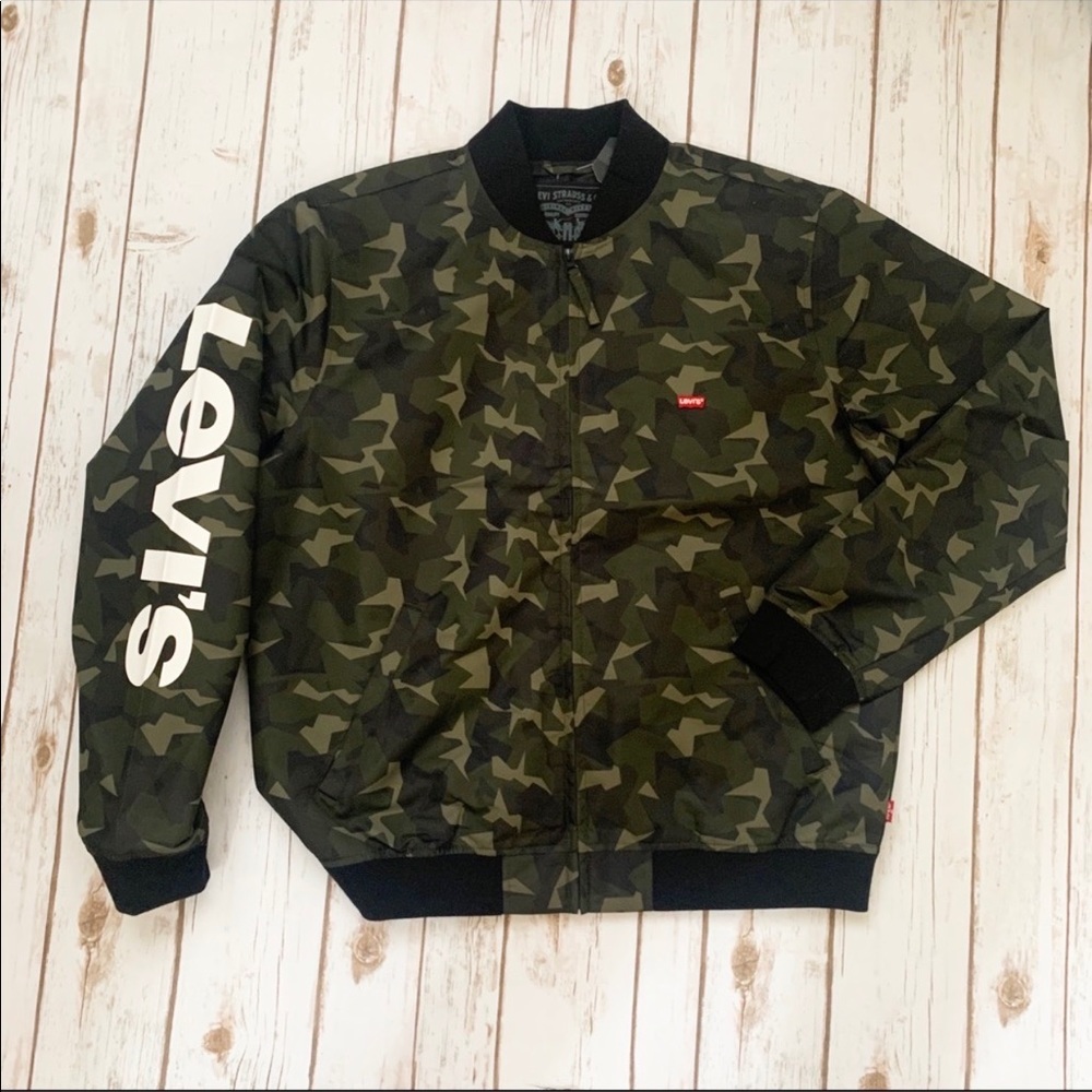 Levi’s Men Camouflage Bomber Jacket
